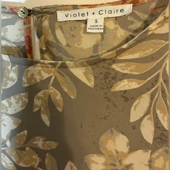 Violet + Claire Grey Floral 3/4 Length Tie  Bell Sleeve Blouse Size Small - Picture 4 of 7